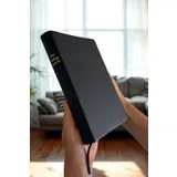 Stimmungsbild zu Die Heilige Schrift - Standardbibel, Leder, Goldschnitt, Griffregister