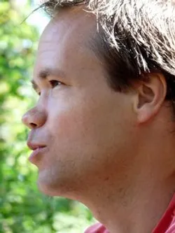 Bild zum Newsbeitrag - „Männer träumen von einem Leben, das heldenhaft ist.“