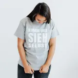 Stimmungsbild zu T-Shirt "Gewöhn dich an Anders" - Hellgrau